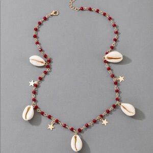 Beaded shell gold detailed necklace 🌿